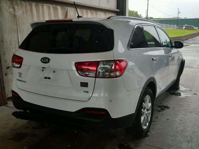 5XYPGDA51GG138775 - 2016 KIA SORENTO WHITE photo 4