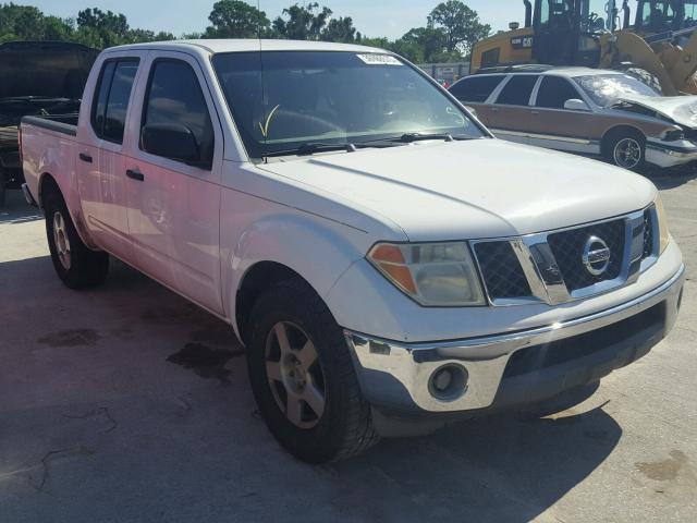 1N6AD07U67C451568 - 2007 NISSAN FRONTIER C WHITE photo 1