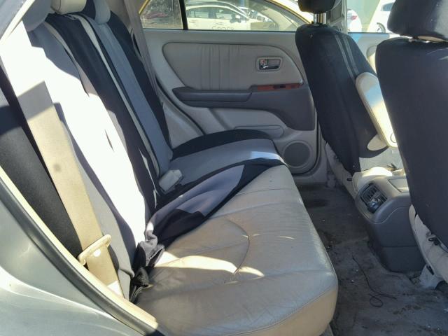 JTJHF10U620286852 - 2002 LEXUS RX 300 GRAY photo 6