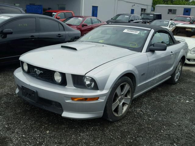 1ZVHT85H165215855 - 2006 FORD MUSTANG GT SILVER photo 2