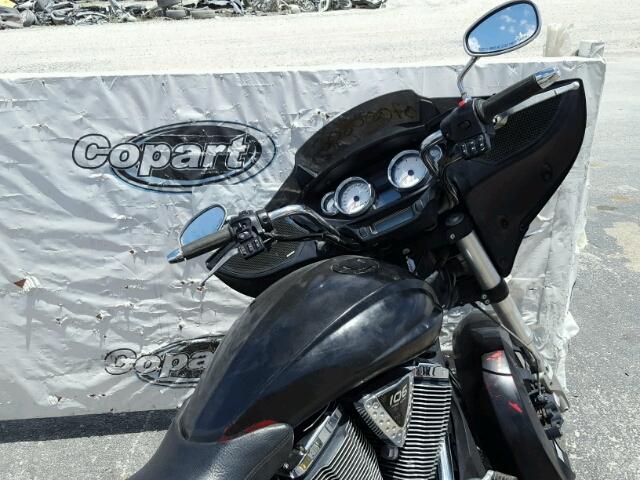 5VPDW36N5F3041088 - 2015 VICTORY MOTORCYCLES CROSS COUN BLACK photo 5