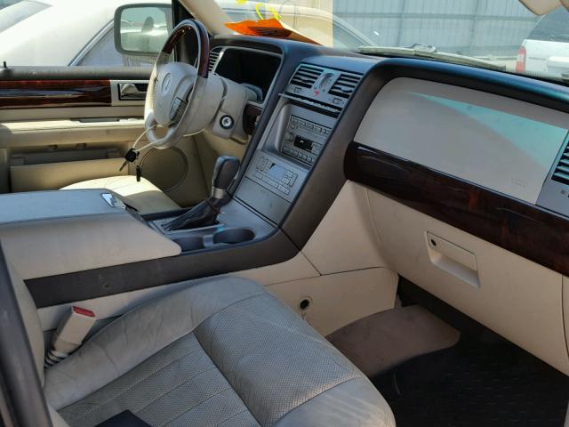 5LMFU28RX3LJ03144 - 2003 LINCOLN NAVIGATOR Schwarz Foto 5