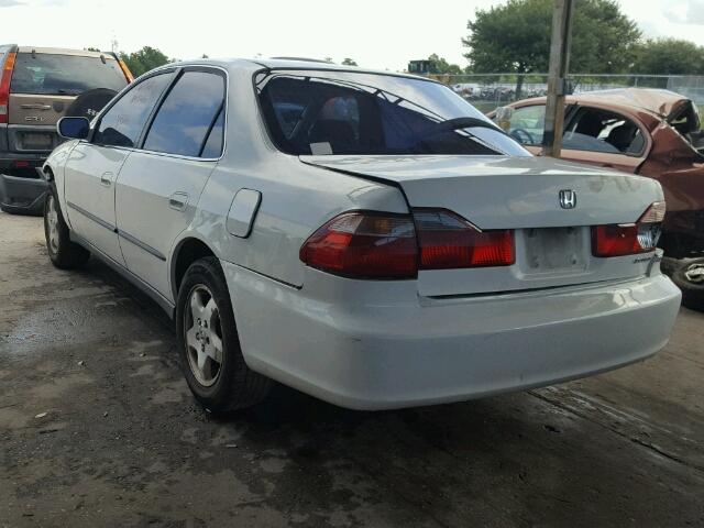 1HGCG1649WA026934 - 1998 HONDA ACCORD LX RED photo 3