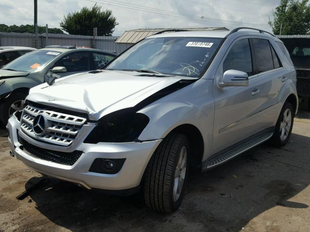 4JGBB2FB7BA636611 - 2011 MERCEDES-BENZ ML 350 BLU SILVER photo 2