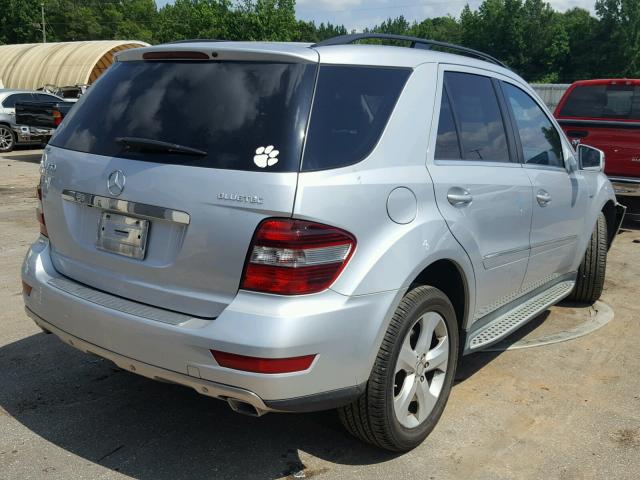 4JGBB2FB7BA636611 - 2011 MERCEDES-BENZ ML 350 BLU SILVER photo 4