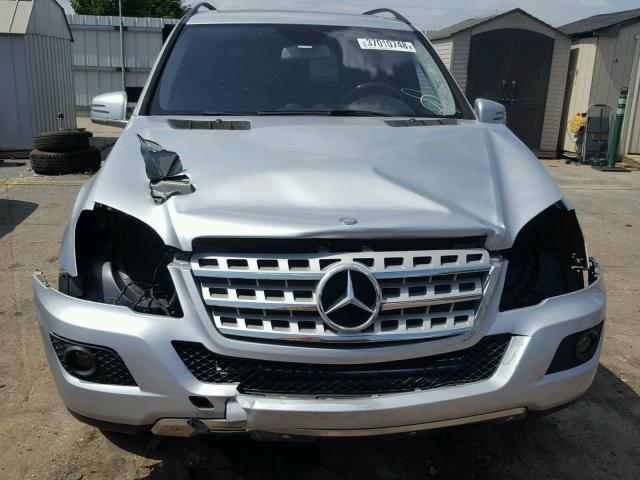 4JGBB2FB7BA636611 - 2011 MERCEDES-BENZ ML 350 BLU SILVER photo 7