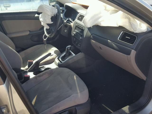 3VW2K7AJ9DM206405 - 2013 VOLKSWAGEN JETTA BASE 金色 照片 5