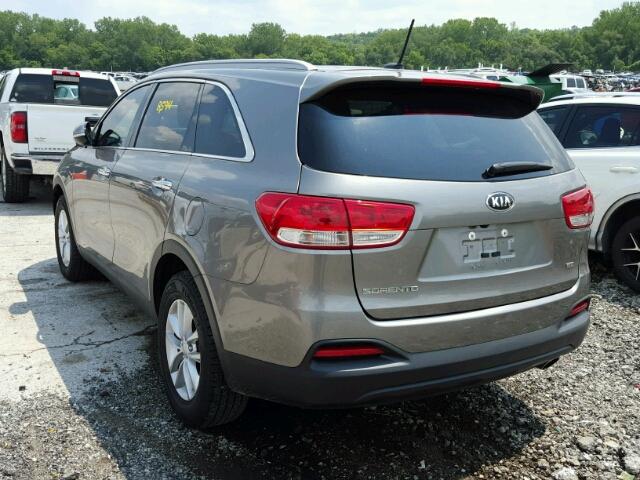 5XYPG4A37HG201345 - 2017 KIA SORENTO LX SILVER photo 3