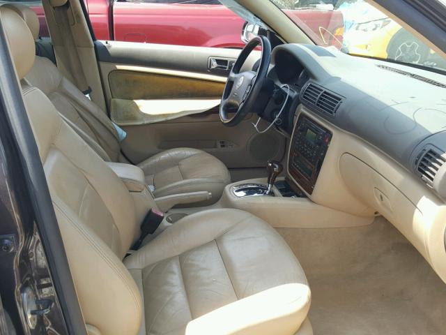 WVWRH63B44P159567 - 2004 VOLKSWAGEN PASSAT GLX 栗色 照片 5