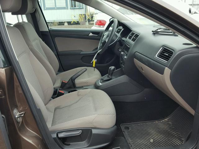 3VW2K7AJXCM397427 - 2012 VOLKSWAGEN JETTA BASE 棕色 照片 5