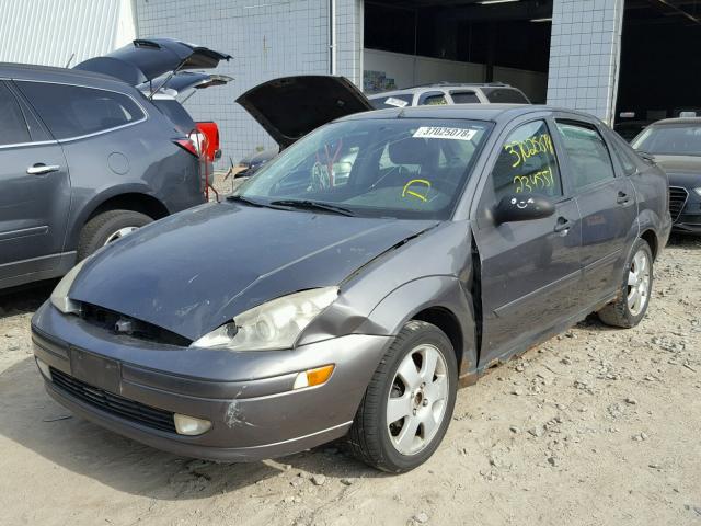 1FAFP38372W345683 - 2002 FORD FOCUS ZTS GRAY photo 2