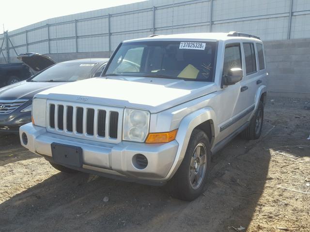 1J8HH48KX6C174361 - 2006 JEEP COMMANDER SILVER photo 2