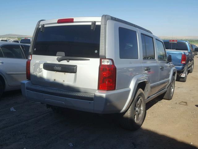 1J8HH48KX6C174361 - 2006 JEEP COMMANDER SILVER photo 4