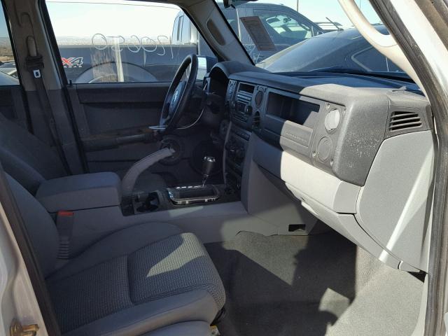 1J8HH48KX6C174361 - 2006 JEEP COMMANDER SILVER photo 5