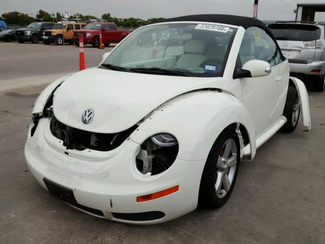 3VWFF31Y17M421809 - 2007 VOLKSWAGEN NEW BEETLE 白色 照片 2