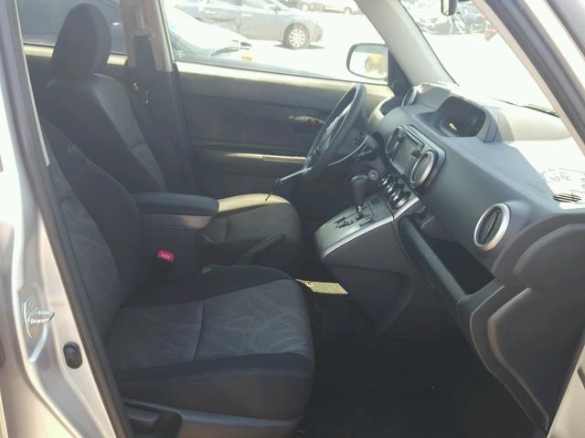JTLZE4FE0DJ042479 - 2013 TOYOTA SCION XB Silber Foto 5