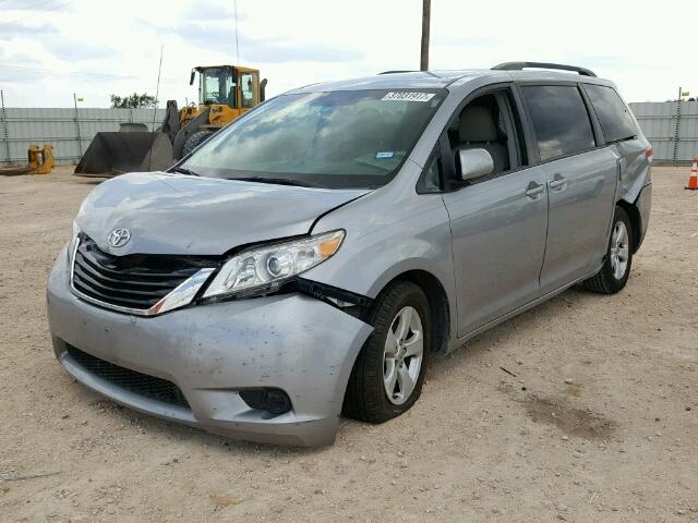 5TDKK3DC6CS274684 - 2012 TOYOTA SIENNA LE GRAY photo 2