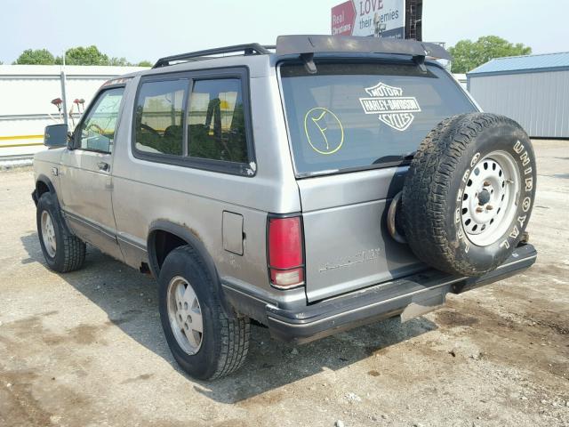 1GNCT18Z0K8136945 - 1989 CHEVROLET BLAZER S10 SILVER photo 3