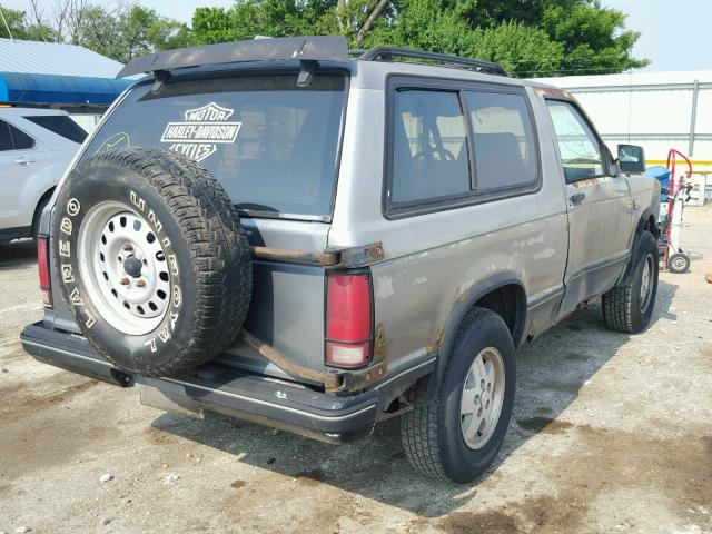 1GNCT18Z0K8136945 - 1989 CHEVROLET BLAZER S10 SILVER photo 4