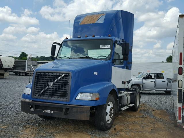 4V4MC9GF06N361350 - 2006 VOLVO VN VNM BLUE photo 2