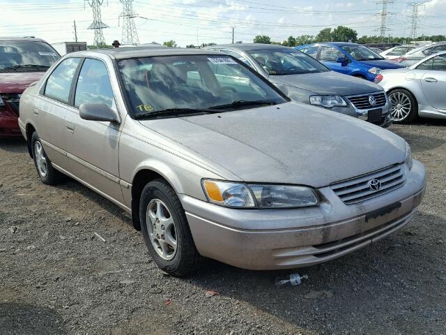 4T1BG28K6WU829898 - 1998 TOYOTA CAMRY TAN photo 1