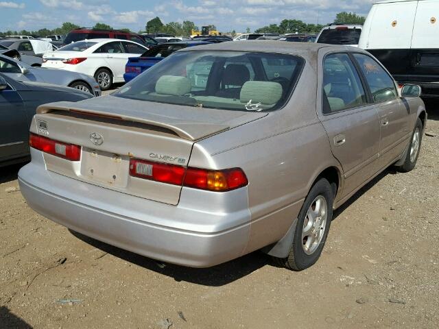 4T1BG28K6WU829898 - 1998 TOYOTA CAMRY TAN photo 4