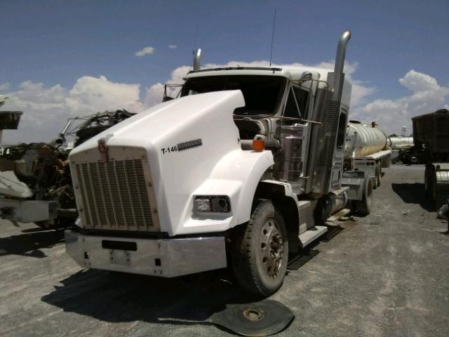 1XKDDP9X0DJ369346 - 2013 KENWORTH CONSTRUCTI WHITE photo 2