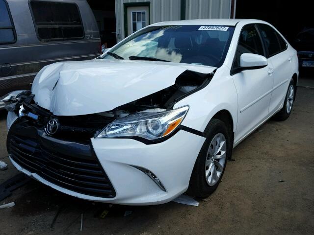 4T4BF1FK5FR501152 - 2015 TOYOTA CAMRY LE/X WHITE photo 2