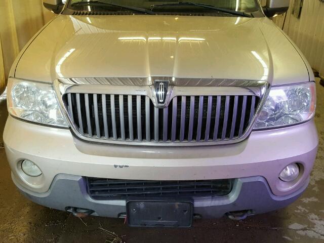 5LMFU28R74LJ15561 - 2004 LINCOLN NAVIGATOR TAN photo 9