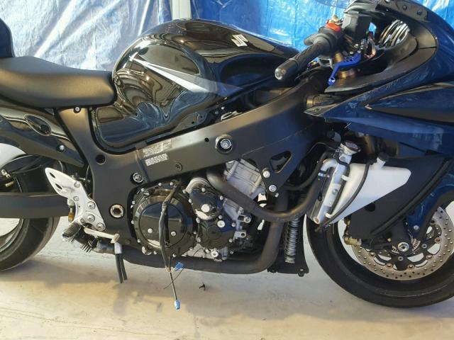 JS1GX72B5E2100070 - 2014 SUZUKI GSX1300 RA BLACK photo 9