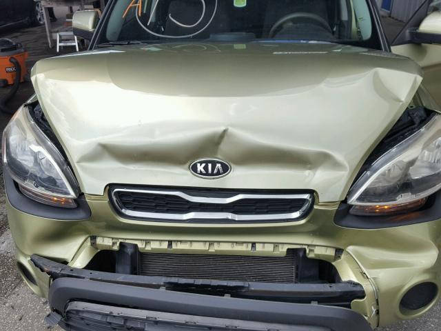 KNDJT2A54C7424942 - 2012 KIA SOUL GREEN photo 7