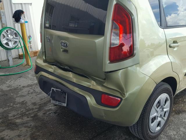 KNDJT2A54C7424942 - 2012 KIA SOUL GREEN photo 9