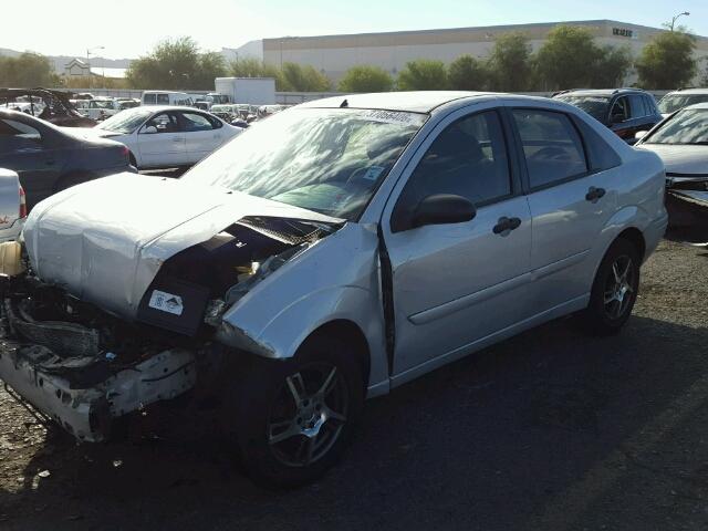 1FAFP33Z94W182176 - 2004 FORD FOCUS LX SILVER photo 2