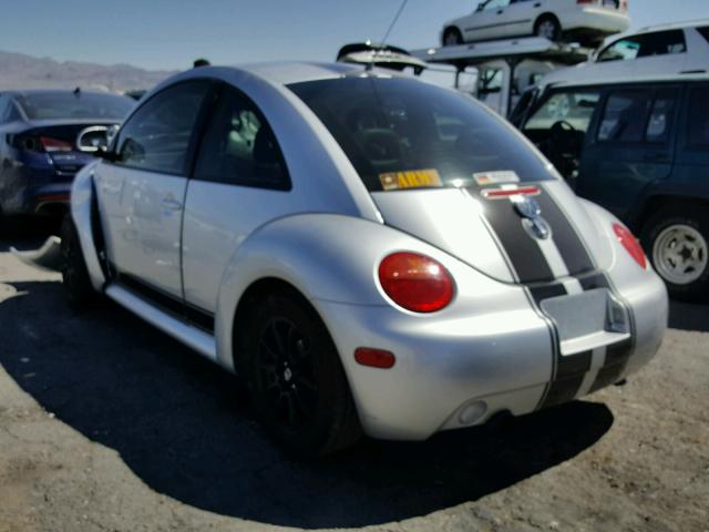 3VWCC21C4XM439280 - 1999 VOLKSWAGEN NEW BEETLE 银色 照片 3