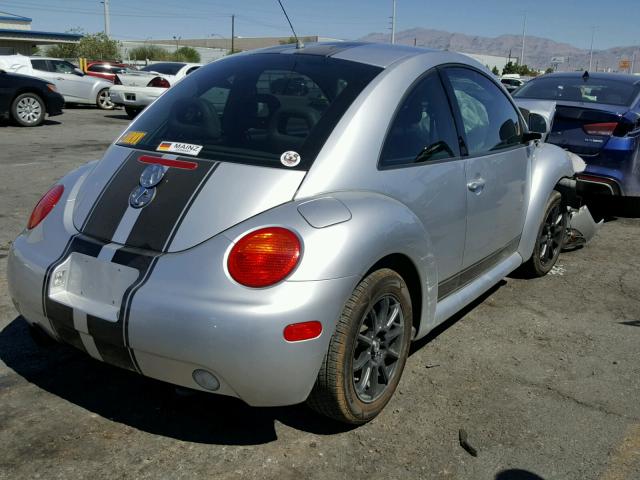 3VWCC21C4XM439280 - 1999 VOLKSWAGEN NEW BEETLE 银色 照片 4