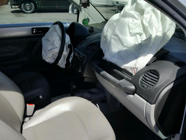 3VWCC21C4XM439280 - 1999 VOLKSWAGEN NEW BEETLE 银色 照片 5