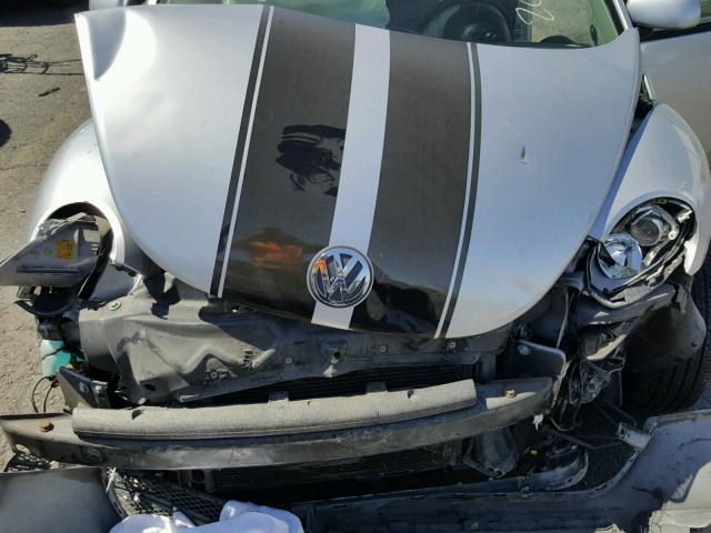 3VWCC21C4XM439280 - 1999 VOLKSWAGEN NEW BEETLE 银色 照片 7