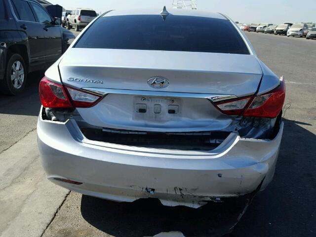 5NPEB4AC7BH286435 - 2011 HYUNDAI SONATA GLS SILVER photo 9