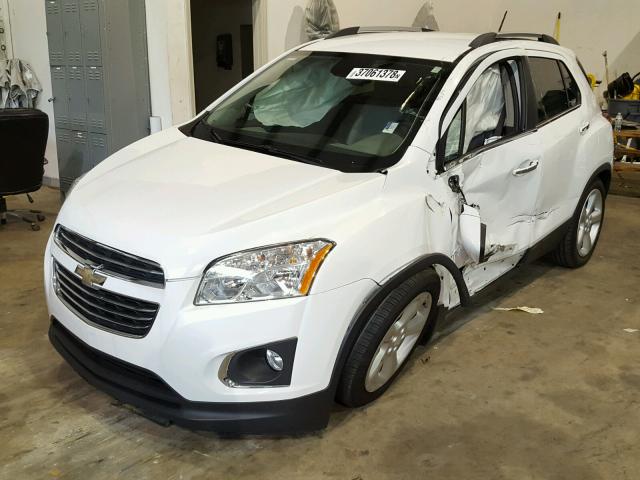 3GNCJMSB0GL177877 - 2016 CHEVROLET TRAX LTZ WHITE photo 2