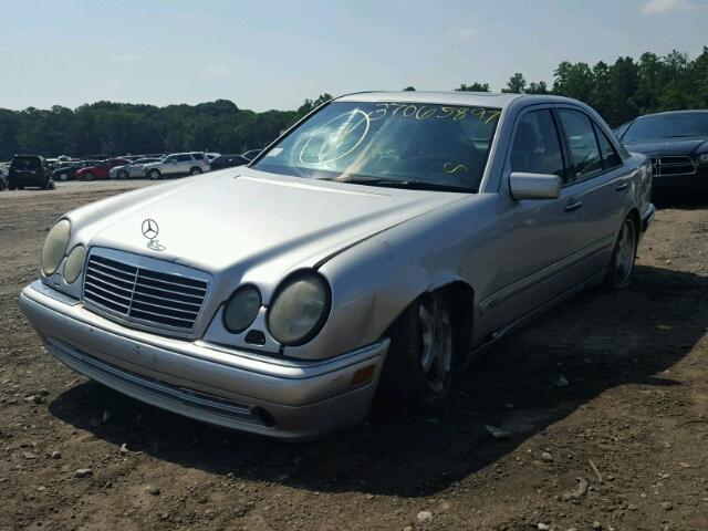 WDBJF72F0VA368210 - 1997 MERCEDES-BENZ E 420 SILVER photo 2