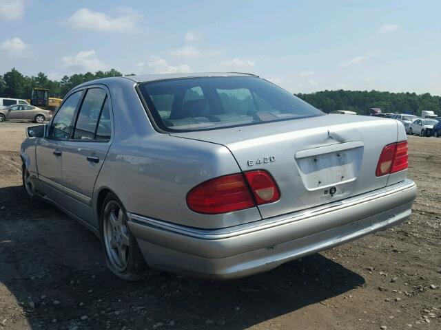 WDBJF72F0VA368210 - 1997 MERCEDES-BENZ E 420 SILVER photo 3