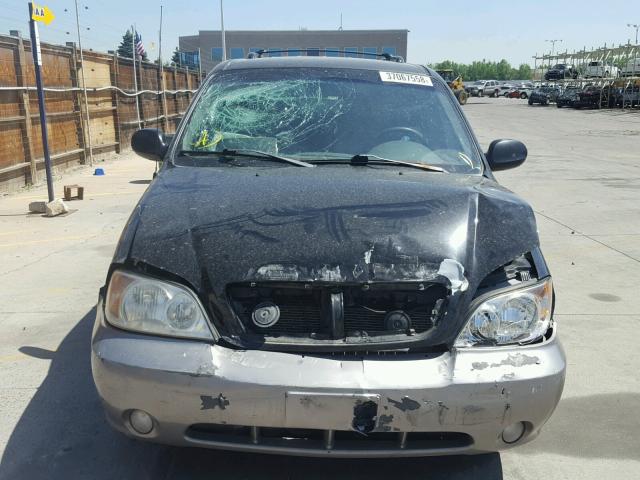 KNDUP131746586755 - 2004 KIA SEDONA EX BLACK photo 9