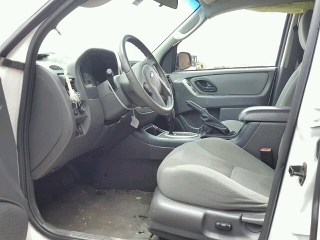 1FMCU03127KA41309 - 2007 FORD ESCAPE WHITE photo 5