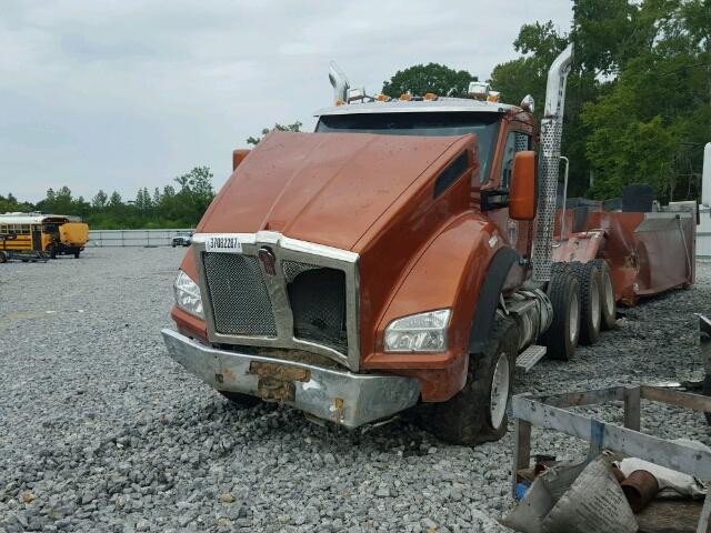 1NKZX4TX4HJ162186 - 2017 KENWORTH CONSTRUCTI ORANGE photo 2