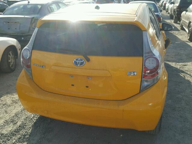 JTDKDTB35E1059441 - 2014 TOYOTA PRIUS C YELLOW photo 10