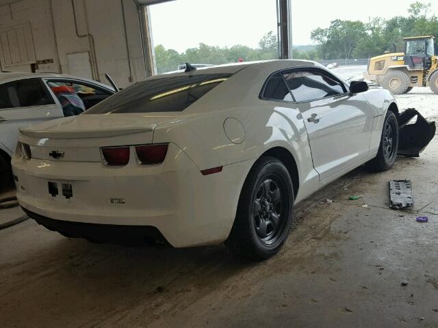 2G1FA1E30D9143874 - 2013 CHEVROLET CAMARO WHITE photo 4