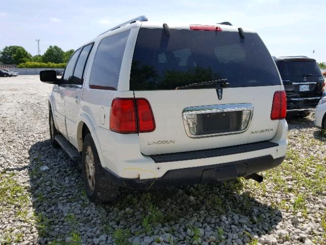 5LMFU285X5LJ09929 - 2005 LINCOLN NAVIGATOR WHITE photo 3