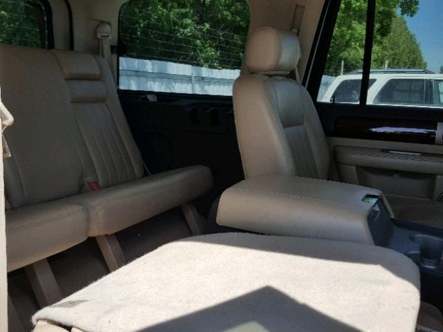 5LMFU285X5LJ09929 - 2005 LINCOLN NAVIGATOR WHITE photo 6