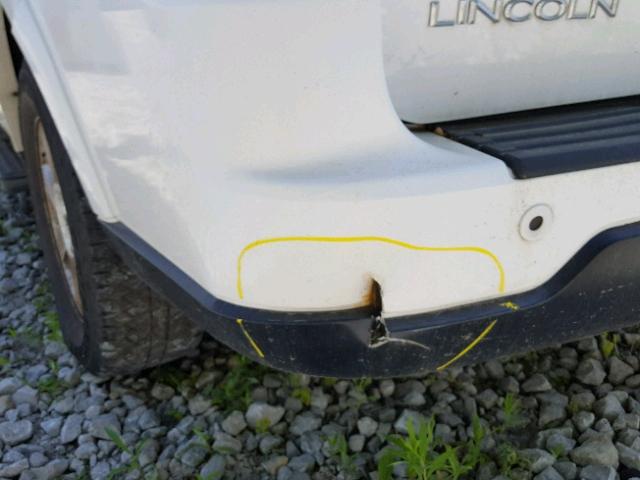 5LMFU285X5LJ09929 - 2005 LINCOLN NAVIGATOR WHITE photo 9