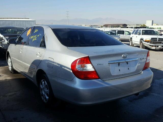 4T1BE32K64U896373 - 2004 TOYOTA CAMRY LE ვერცხლისფერი ფოტო 3